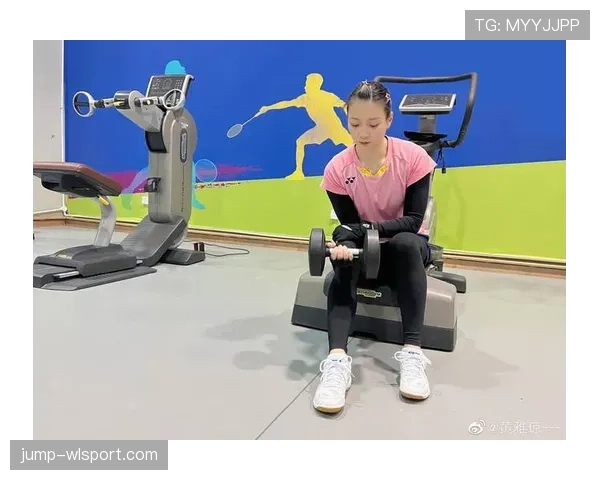 黄雅琼机场随手一背的包能付我半年房租,现实感碎了 黄雅琼机场随手一背的包能付我半年房租,现实感碎了